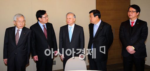 [포토] 맥빠진 경제5단체장 회의