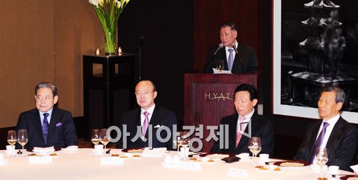 [포토] 건배사하는 정몽구 회장