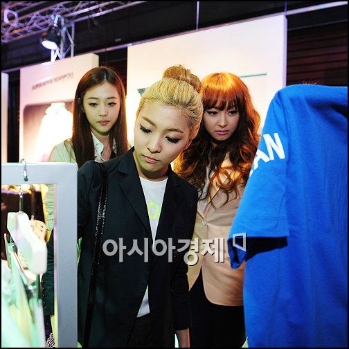 [포토]에프엑스 '쇼핑은 즐거워'