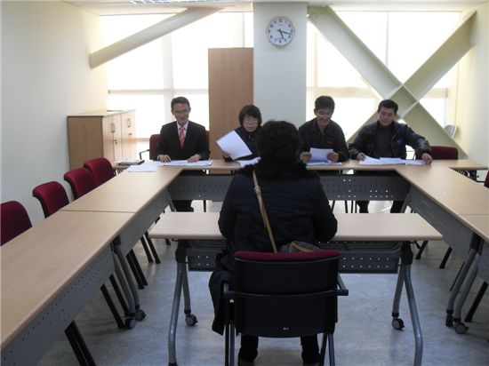 강북구 수유1동이 통장 선출을 위해 면접 시험과 컴퓨터 활용 시험을 치렀다. 