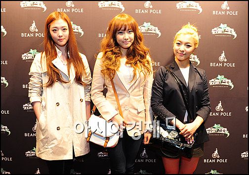 [PHOTO] f(x) members arrive at Bean Pole event