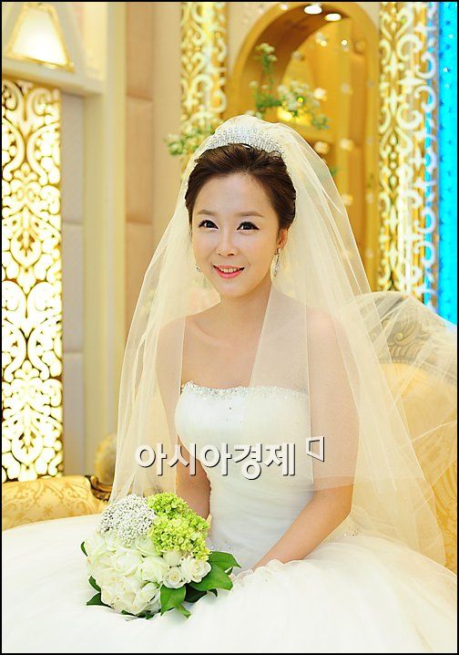 [포토]레이싱걸 이수진 '새신부 됐어요'