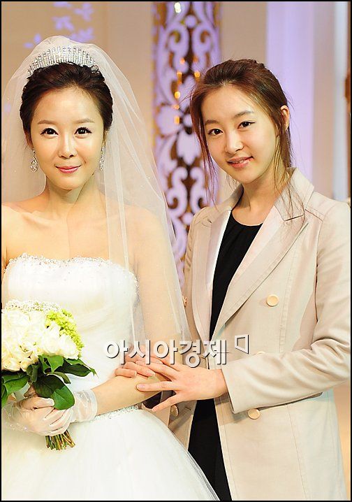 [포토]레이싱걸 이가나 '이수진 결혼, 축하해'