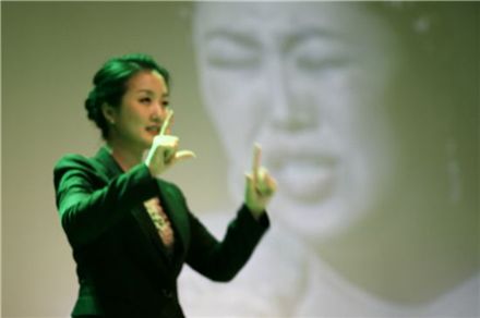 "나의 꿈은 청각장애인 대변하는 '국제수화통역사'"