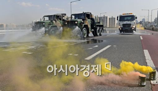 [포토]민ㆍ관ㆍ군 합동 한남대교 화생방 제독훈련