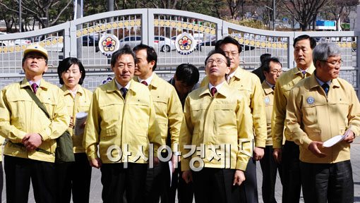 [포토] 민방위 훈련 지켜보는 MB
