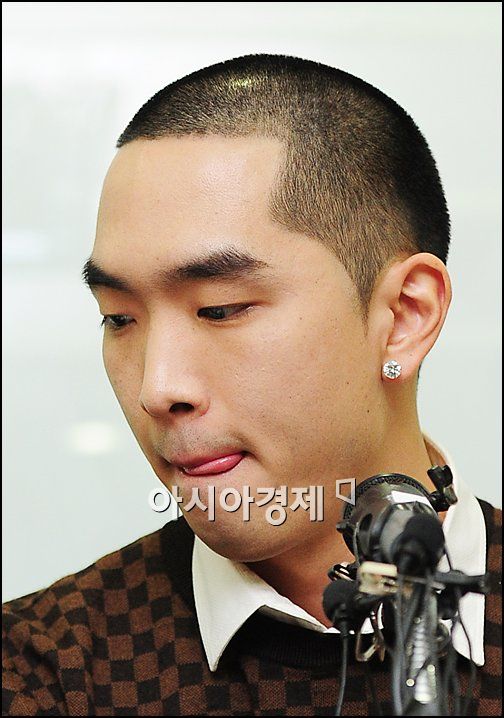 [포토]크라운제이 '또다시 이런 일, 송구스럽습니다'