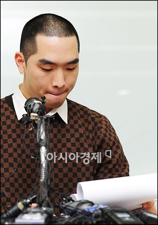 [포토]크라운제이 '또다시 이런 일, 송구스럽습니다'