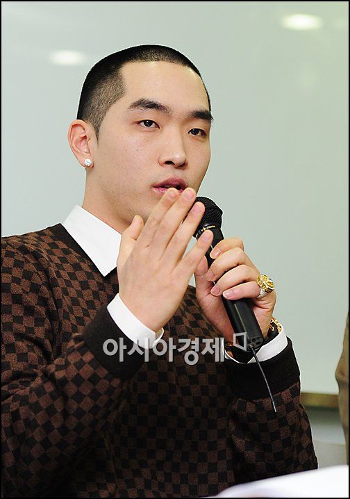 [포토]크라운제이 기자회견에 쏠린 취재진