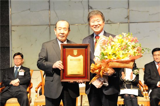 이승한 홈플러스 회장, 한국윤리경영대상 최고윤리경영인 선정