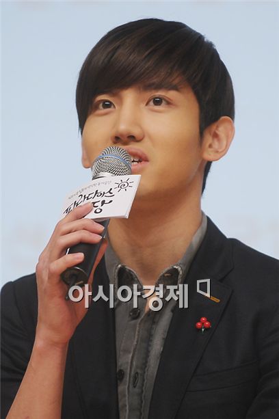 TVXQ member Shim Changmin speaks at the wrap-up event for SBS TV series "Paradise Farm" held in Seoul, South Korea on March 15, 2011. [Lee Ki-bum/Asia Economic Daily]