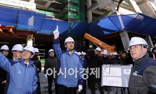 [포토]오세훈 시장, 시청 신청사 내진설계 상황 점검