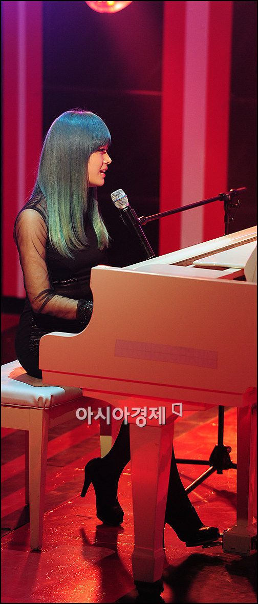 [포토]송지은, 피아노실력 보실래요?