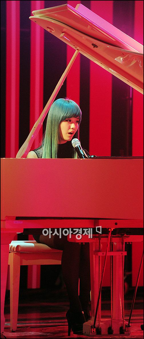 [포토]송지은, 피아노실력 보실래요?