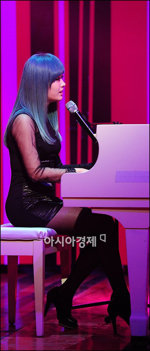 [포토]송지은, 피아노실력 보실래요?