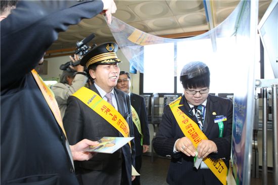 이성 구로구청장, 구로역 1일 명예역장 위촉 