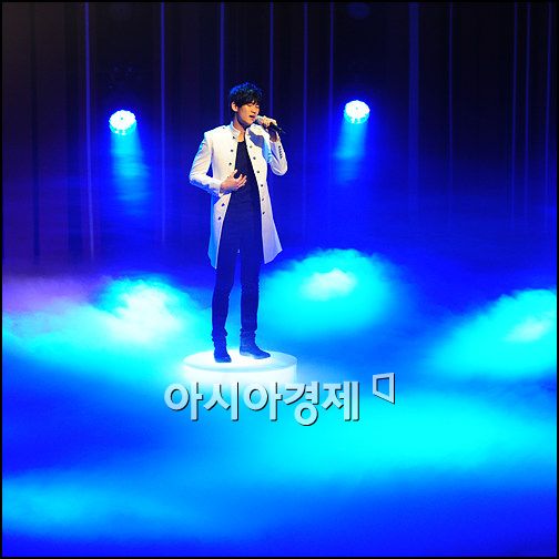 [포토]김수현, 구름 위에서 노래하듯