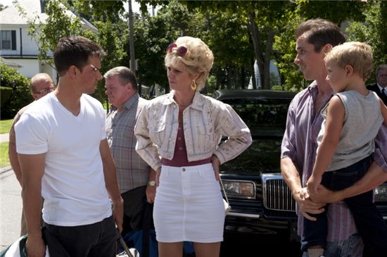 오스카 2관왕 '파이터', 90년대 복고풍 재현도 '수상감'