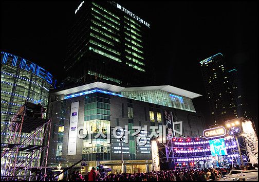 [포토]영등포 밤 밝히는 씨엔블루