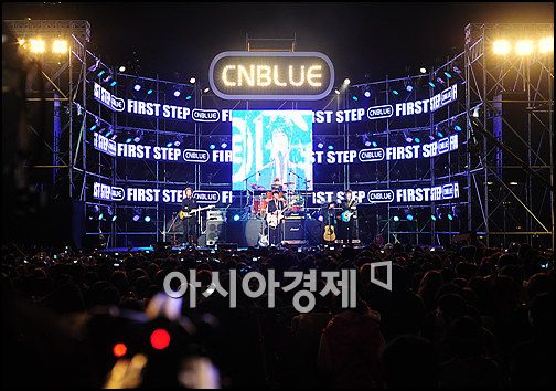 [PHOTO] CNBLUE performs at new album showcase