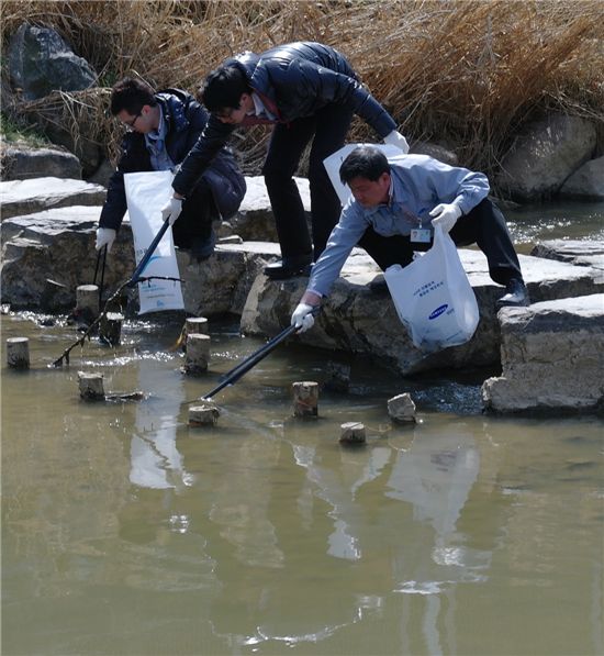 [포토]삼성전자, '세계 물의 날' 환경행사 실시