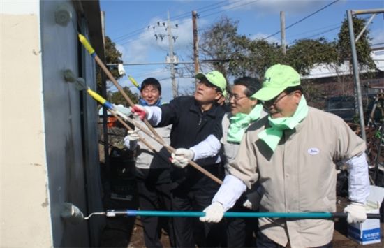농협 돈 쓸줄 아네