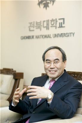 [총장님의 책 17편]"끌려가지 않고 이끄는 삶, 실행력이 답"