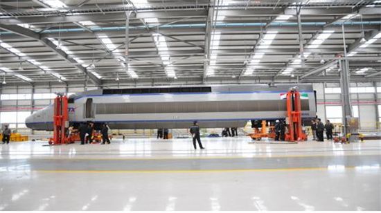 편성중정비중인 KTX. 고속열차의 핵심부품을 분해·검사·조립하는 것으로 고속차량 중정비업무의 핵심기술에 해당 된다.