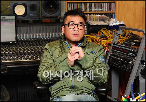 [포토]작업실에서 심경 밝히는 김건모