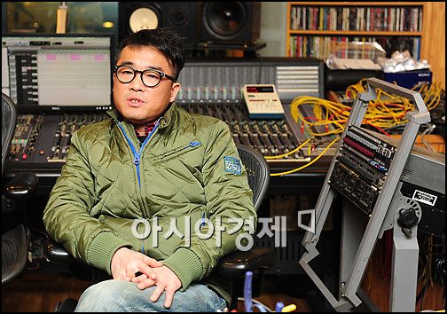 [포토]작업실에서 심경 밝히는 김건모