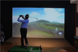 [2011 비밀병기] 골프존, 3세대 시뮬레이션 '리얼'