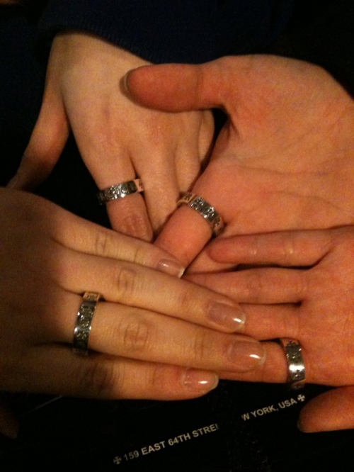 Picture of girl group 2NE1's rings [Park Bom's official me2day website]