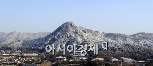 [포토]청와대와 눈쌓인 북악산