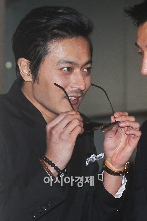 [포토]선글라스 벗는 장동건