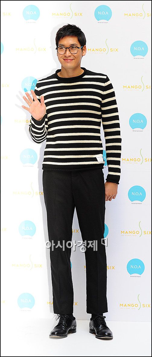 [포토]포즈 취하는 정겨운