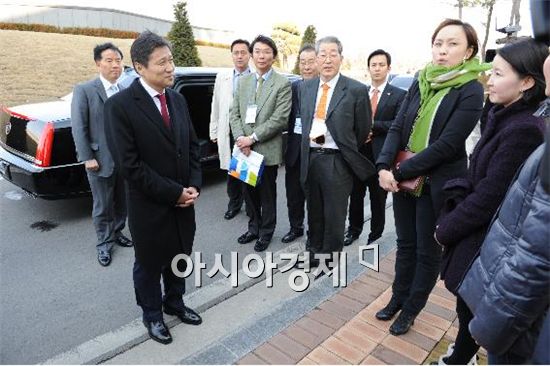 몽골 총리 "인천대 송도캠퍼스 최고다" 감탄