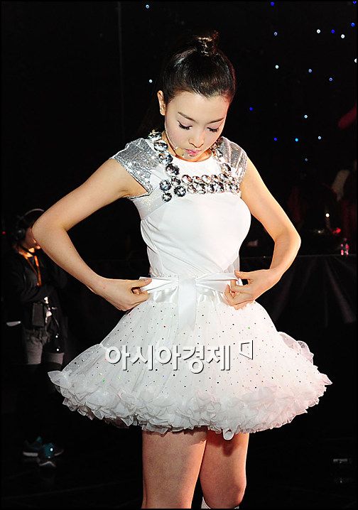 [포토]치치 나라 '방송 직전까지, 화장 또 화장!'