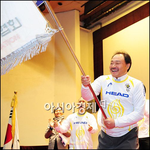 [포토]김흥국 '가수축구단 단장됐어요!'