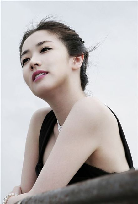 Actress Choi Jung-won expanding activities in China