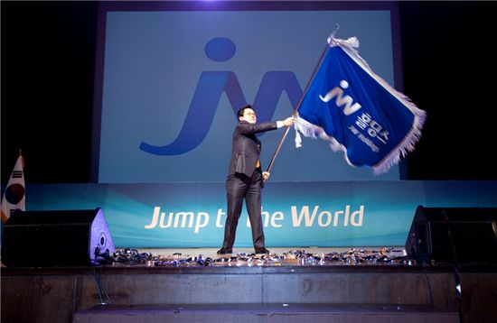 JW중외그룹, 글로벌·사회공헌 두마리 토끼 잡는다