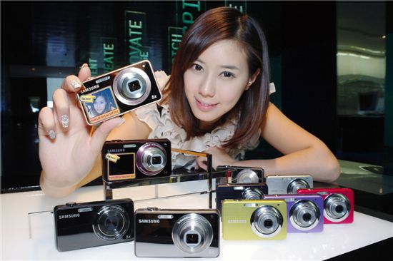 삼성전자, 듀얼뷰·세계 최소형 3배줌 컴팩트 카메라 출시 