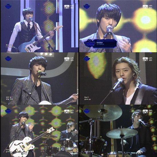 '엠카' 씨엔블루, 강렬 눈빛+파격 퍼포먼스··반항적 남성미