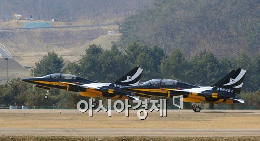 [포토] 이륙하는 블랙이글스