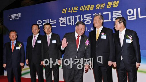 [포토]손 흔드는 정몽구 회장