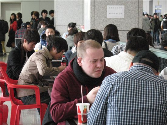 [서울모터쇼]소풍 온 기분으로 야외에서 식사 하세요