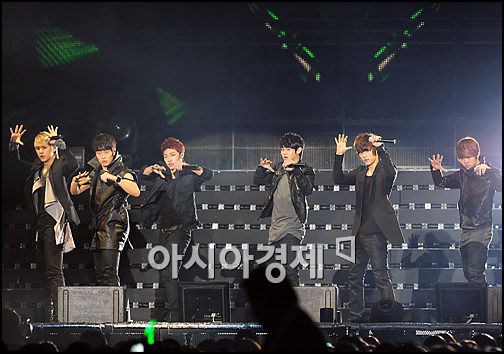 [포토]비스트 '팬미팅 무대라 더 열심히 댄스!'