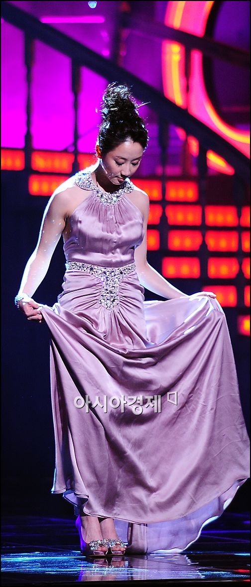 [포토]천상지희 선데이 '드레스 밟을라, 조심조심'
