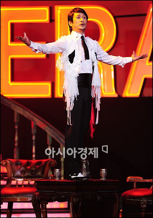 [포토]JK김동욱, 진짜 오페라가수 같죠?