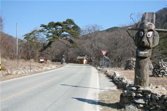 [김경래의 우리 땅 살만한 마을] 국립공원마을 '성황림마을'
