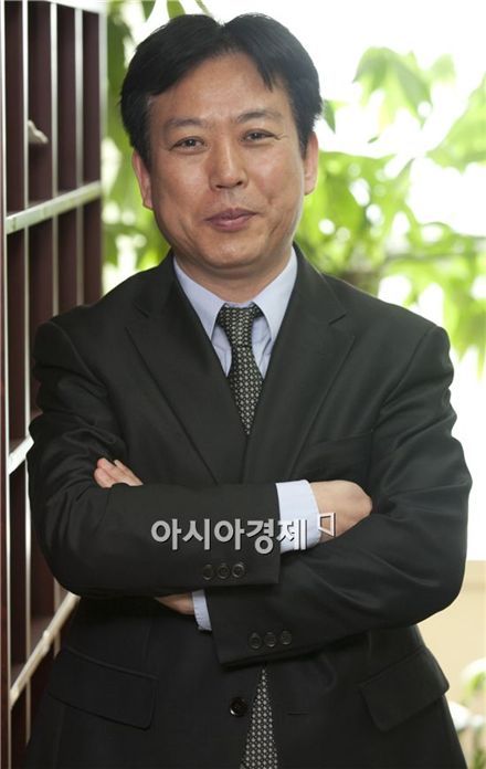 '최고은 사건'은 비극, 영화인 표준계약서 만든다 - 김의석 신임 영화진흥위원회 위원장 인터뷰